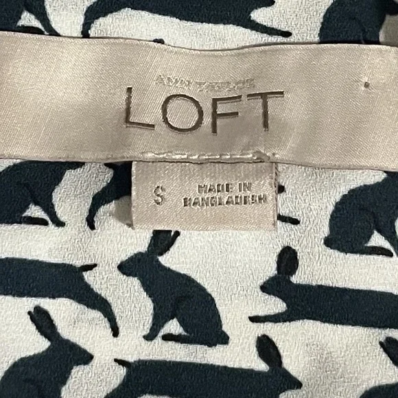 ANN TAYLOR LOFT Rabbit Pattern  Roll Tab Long Sleeve Woman's Blouse Size S - Picture 3 of 6